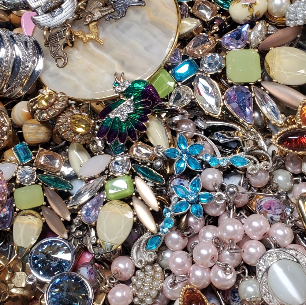 Grab Bag Of Necklaces, Bracelets, Rings, Earrings & Misc.  Brands. - Picture 7 of 16